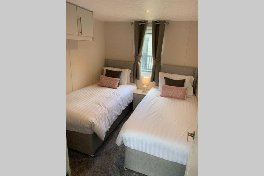 Nightingale Lodge With Hot Tub Barmby on the Moor Ngoại thất bức ảnh